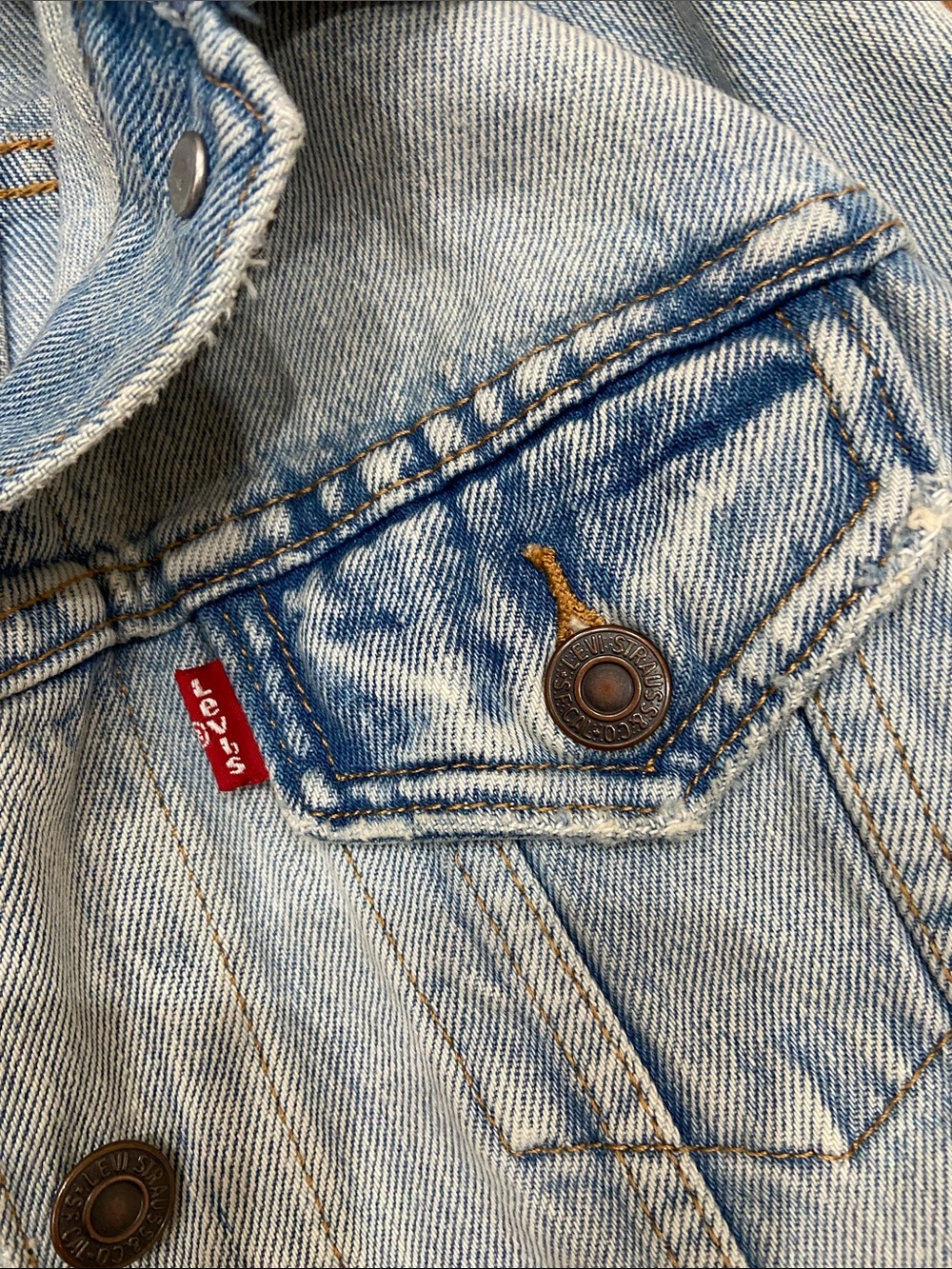 Levi's Light Blue Denim Jacket with Colorful Butterfly Patch - Picture 3 of 5